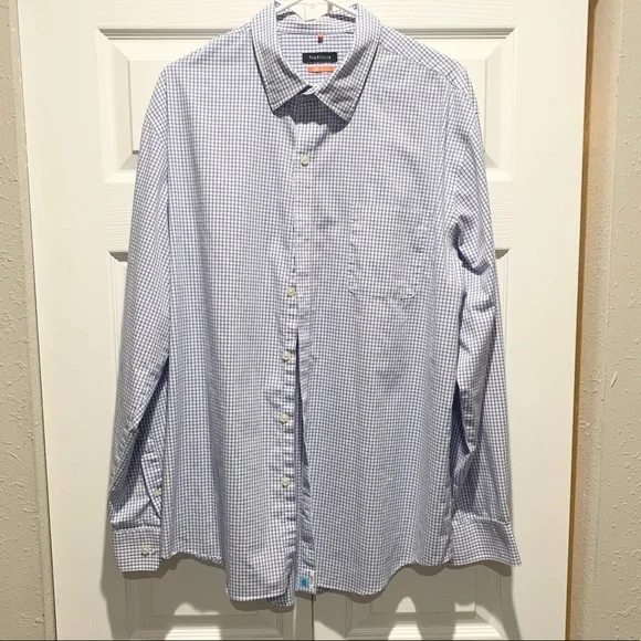 Van Heusen Traveler blue button down dress shirt